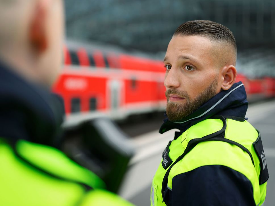 Quelle: Max Lautenschläger Sicherheits-und Ordnungsdienst an Verkehrsstationen Regio - Max Lautenschläger - 1500x1000px bis 2099